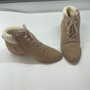 DV by Dolce Vita‎ Women's Tan Sherpa Lace-Up Zipper Ankle Boots SZ 8